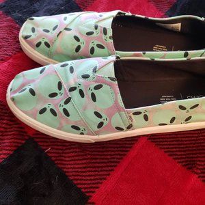 Glow-in-the-Dark Alien TOMS